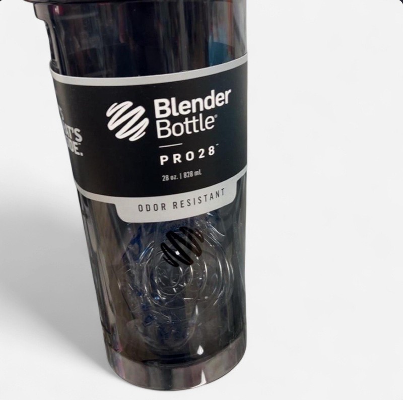 BlenderBottle Pro28 28 oz Black Odor Resistant Plastic Bottle Screw-On Lid Gym